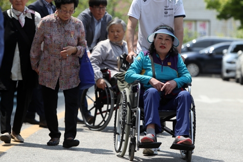 "5·18 헬기사격 부정 전두환, 역사와 국민에 죄짓고 있다"