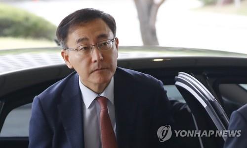 수사권 조정 앞둔 검경…전직 수장 '맞불 수사' 정면충돌