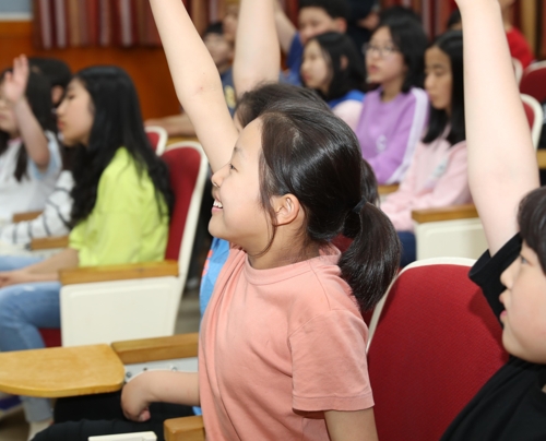 장휘국 광주교육감 '전두환 물러가라' 외친 학교서 5·18 수업