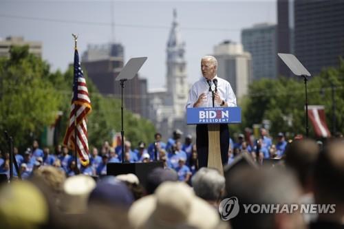 첫 유세 바이든 "김정은 같은 폭군 포용하나?…트럼프는 그렇다"