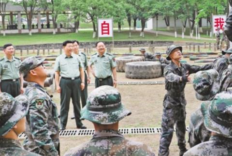 미중 갈등 속 시진핑, 보병학교 시찰…"전쟁과 승리에 초점"