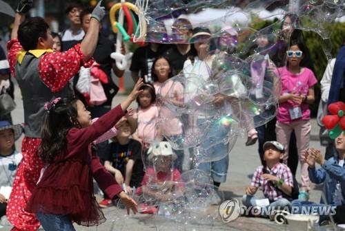 부모의 민법상 체벌 권리 삭제…병원에 출생신고 의무 부여