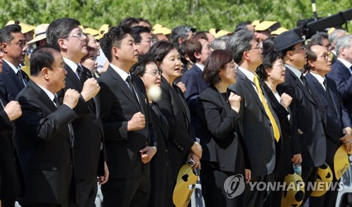 노무현 서거 10주기…추모·다짐 넘쳐난 봉하마을