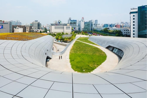 '우주선' 지붕부터 지하 보일러실까지…속살 드러낸 DDP