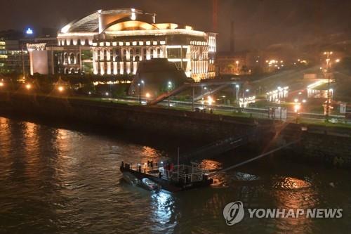 크루즈선이 뒤에서 쾅…순식간에 일어난 다뉴브강 유람선 참사