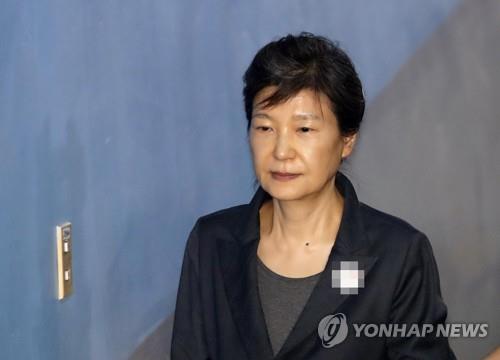 박근혜, '국정원 특활비' 항소심도 불출석…내달 종결할듯