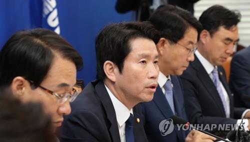 與 "야당 탄압? 황교안에 '공안 탄압' 물어보라"…한국당에 역공