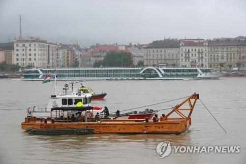 '헝가리 참사' 전국이 애도…지자체들 축제 취소하거나 차분하게