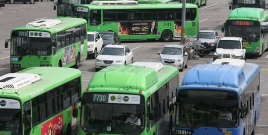 버스 적자 `혈세로 감당` 한계…15일 출근 대란 피할까