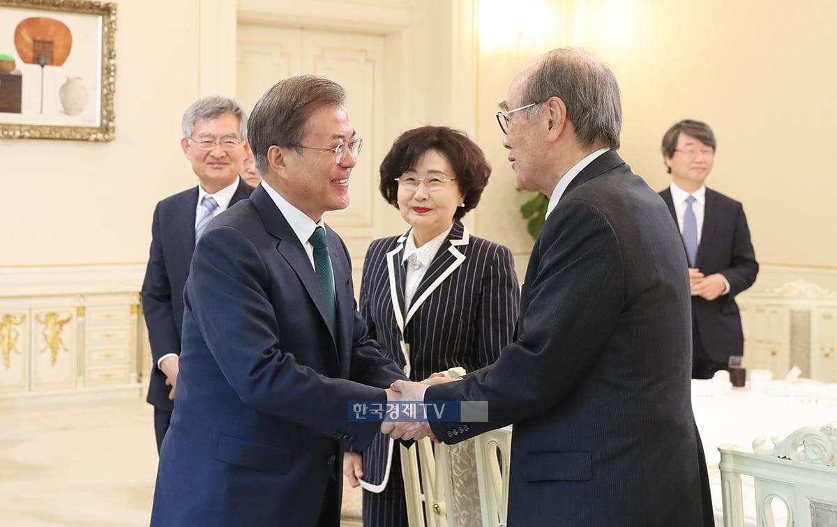 사회 원로 `경제성과·갈등해결` 쓴소리에 文대통령 "도와달라"