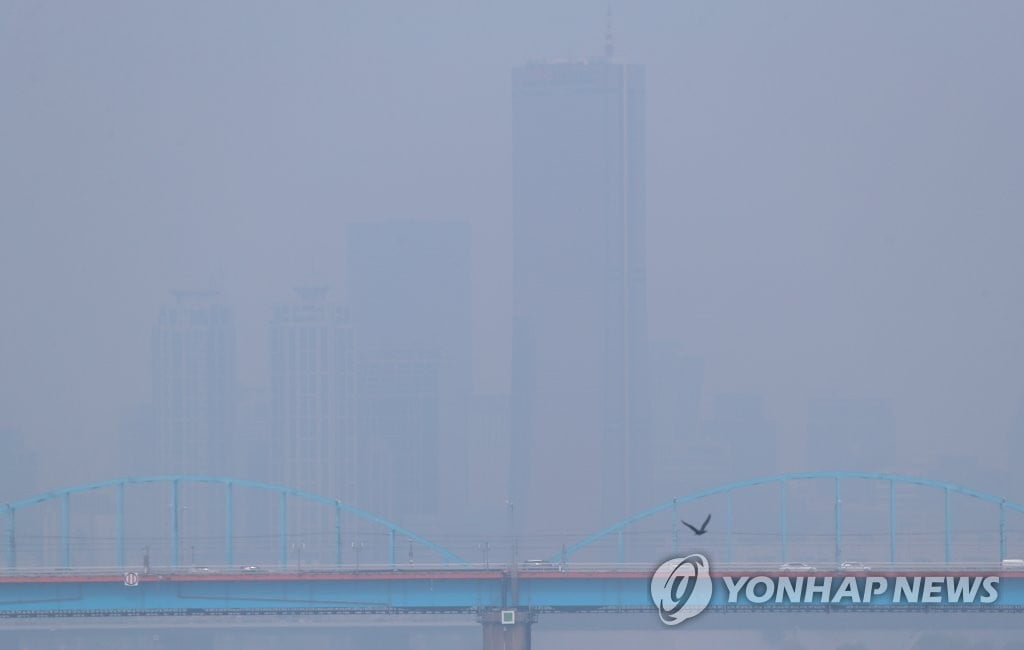 [날씨] 미세먼지 또다시 기승…수도권 등 `나쁨`