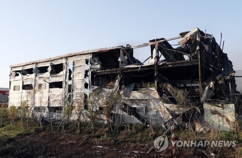 김포 화재, 건물 3개동 태우고 4시간 만에 완진…"인명피해 없어"