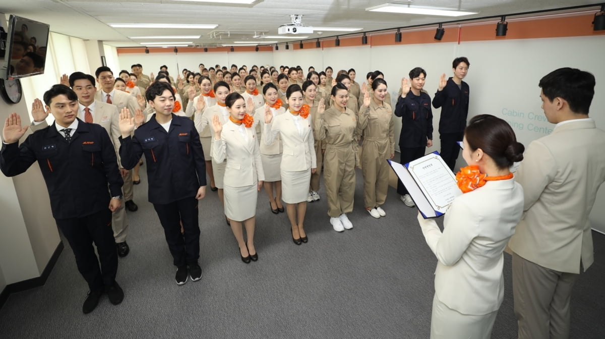 제주항공, 객실승무원 1천명 돌파…안전선언 행사 진행