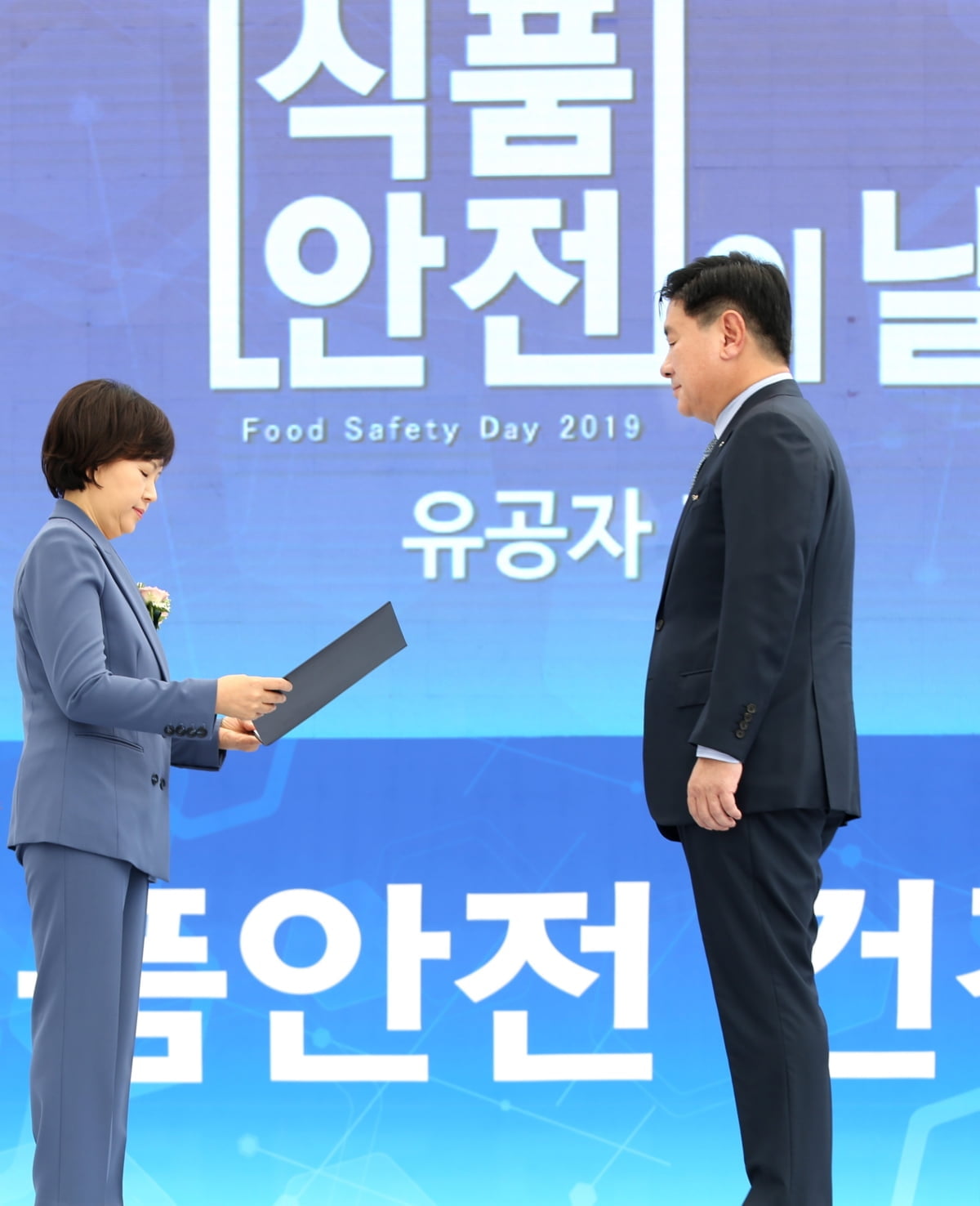 허연수 GS리테일 대표, 유통업계 최초 식품안전의날 대통령표창 수상