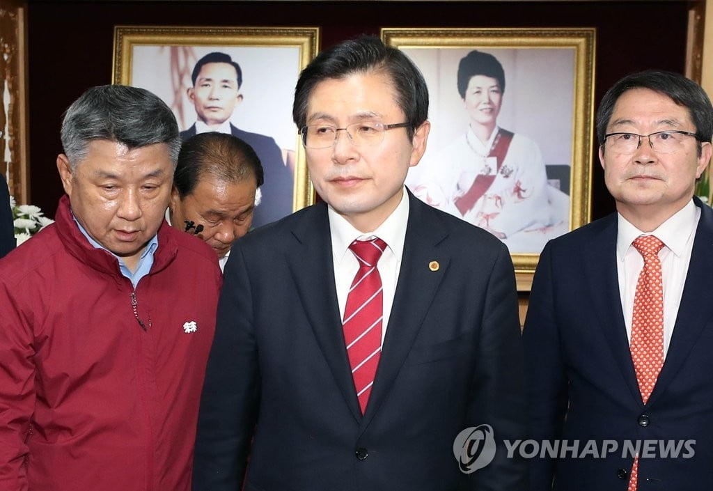 박정희 생가 찾은 황교안 "애민애족 위해 많은 일 하신 분"