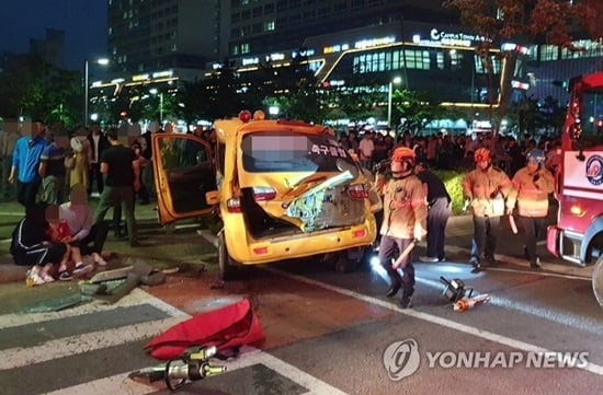 송도 교통사고, 축구클럽 차량 `신호위반` 추정…초등생 2명 사망