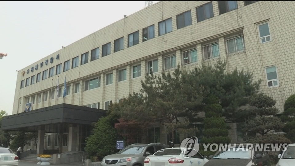 숨진 아버지 시신 몇 달간 방치한 20대 아들…왜?