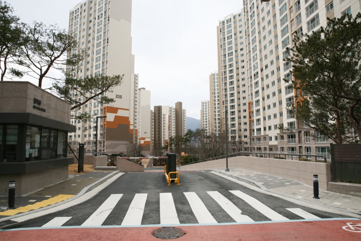 지역 랜드마크 자리하는 브랜드 아파트 `거제2차 아이파크`