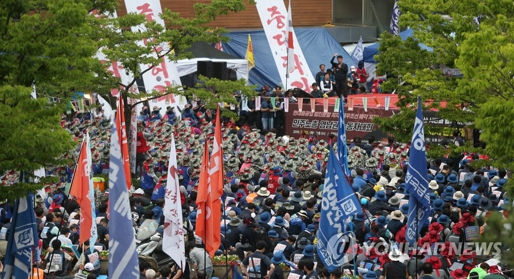 노조 `오토바이 수백대 바리케이드`...현대중공업 주총 충돌 우려