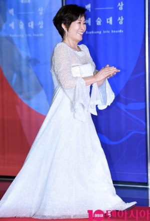 [TEN PHOTO]김혜자 &#39;시상식 나들이는 즐거워~&#39;