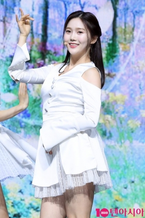 [TEN PHOTO] 오마이걸 효정 &#39;비타민 미소&#39;