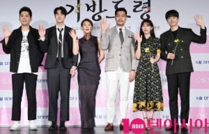 [TEN PHOTO]남대중 감독-공명-예지원-최귀화-정소민-이준호 &#39;신박한 영화 &#39;기방도령&#39; 주역들&#39;