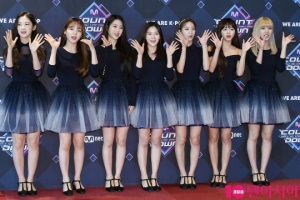 오마이걸, '엠카' 집계오류 정정으로 1위...데뷔 후 첫 음악방송 3관왕