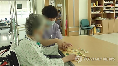 "치매, 노화로 오해해 치료 지연…기억력 감퇴했다면 상담"