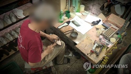 제화노동자들 "30만원 구두 한켤레 팔면 우리 손엔 고작 7000원"