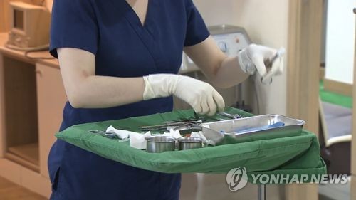 간호사 10명 중 8명 "열악한 근무조건…이직하고 싶다"