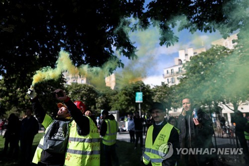 쥘리에트 비노슈 등 佛 문화계 인사 1400명 "내가 노란 조끼"