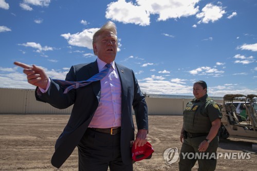 트럼프 '타국 경유 이민자 망명신청 금지' 강력규제 곧 발표