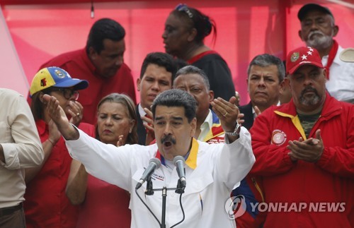 베네수 마두로, 재선 1주년 기념…'野 장악' 의회 조기선거 제안