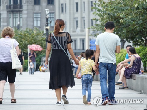 "中 인구 2023년 14억1000만명 정점…정부 예상보다 5년 빨라"