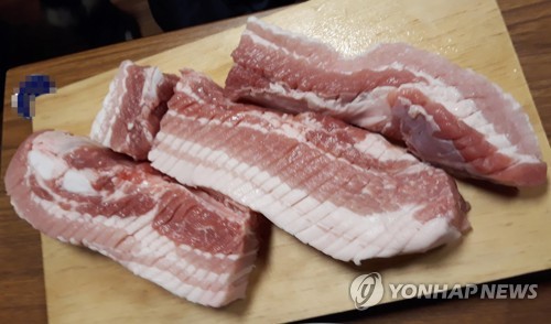 돼지고기 가격 꺾이나…소비 줄었는데 생산량 늘었다