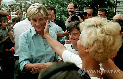 英 왕세손, 모친 다이애나 사망 심경고백…"인생 최대의 고통"