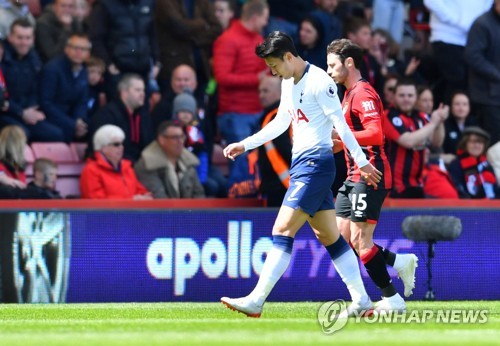 손흥민, EPL 첫 퇴장…9명이 싸운 토트넘, 본머스에 0-1 패배