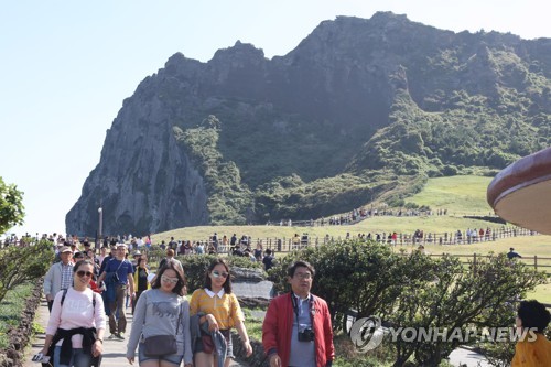 제주 성산일출봉·만장굴 관람료 7월부터 2배 이상 인상