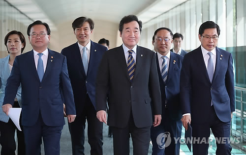 이낙연·조국 '총선차출론' 향배는…文대통령 "본인이 판단할일"