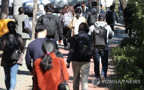 금융·재정 공공기관 직원 연봉 9000만원 돌파…채용은 축소