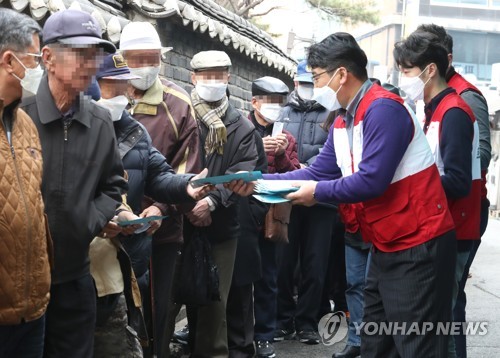 아동 45% "미세먼지로 건강문제 경험"…등원·등교·소풍에 지장