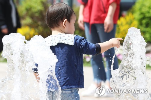 낮 최고 28도 '초여름 날씨'…"큰 일교차 주의"