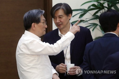 집권 2주년 앞둔 靑, 참모진 총선 차출·비서진 개편 주목