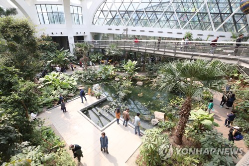 서울식물원 전면 개방 첫날…볼거리 늘었지만 '관람료 불만'