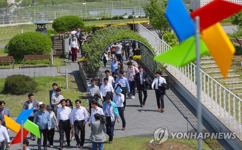 진영 장관 "수사권조정, 토론시간 충분…합의점 나올 것"