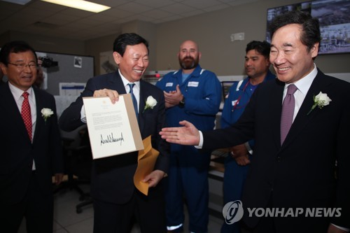 이총리, 미국서 신동빈 회장 만나 "한일관계 잘돼야 할텐데"