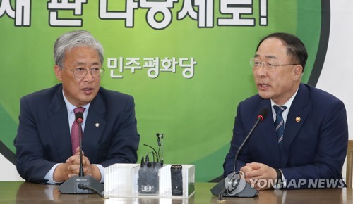 홍남기 "추경, 5월 말 예결위원 바뀌기 전 확정해달라"