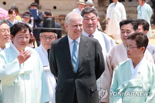 앤드루 왕자 만난 文대통령 "안보리이사국 英, 평화정착 파트너"