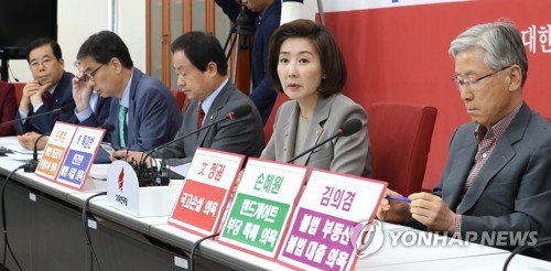 나경원 "靑 나설수록 정국 마비…국회 협상서 뒤로 빠지라"