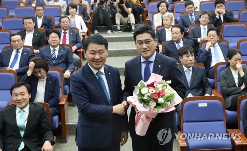 안철수·유승민계 '손학규 비토' 연대…오신환 예상밖 '낙승'